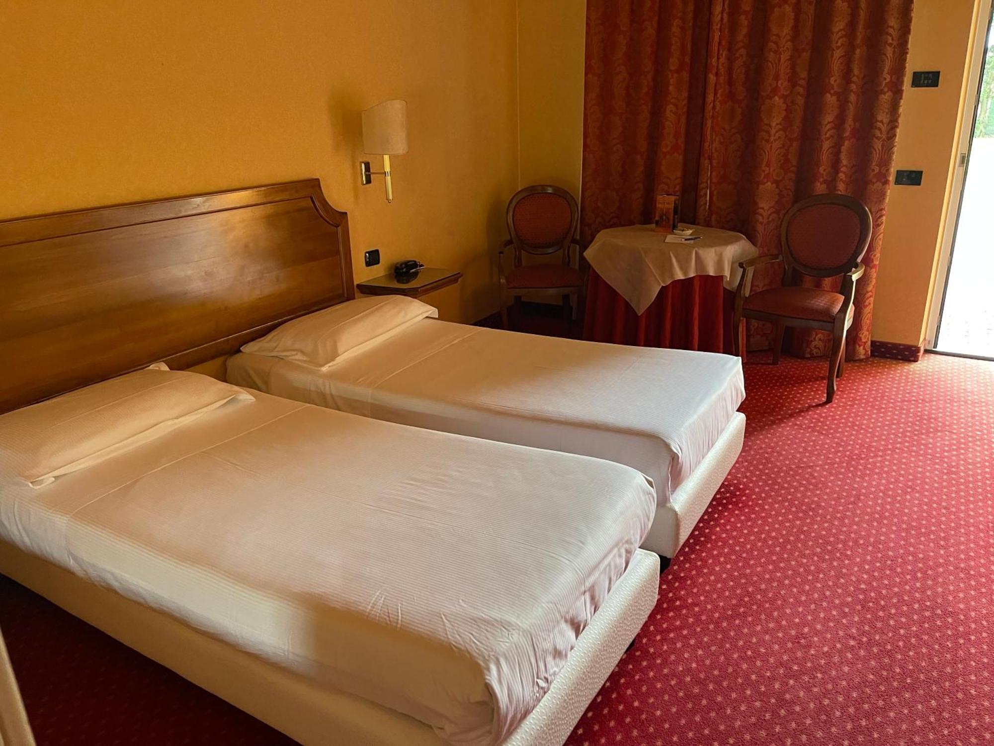 Hotel Don Carlo Broni 외부 사진