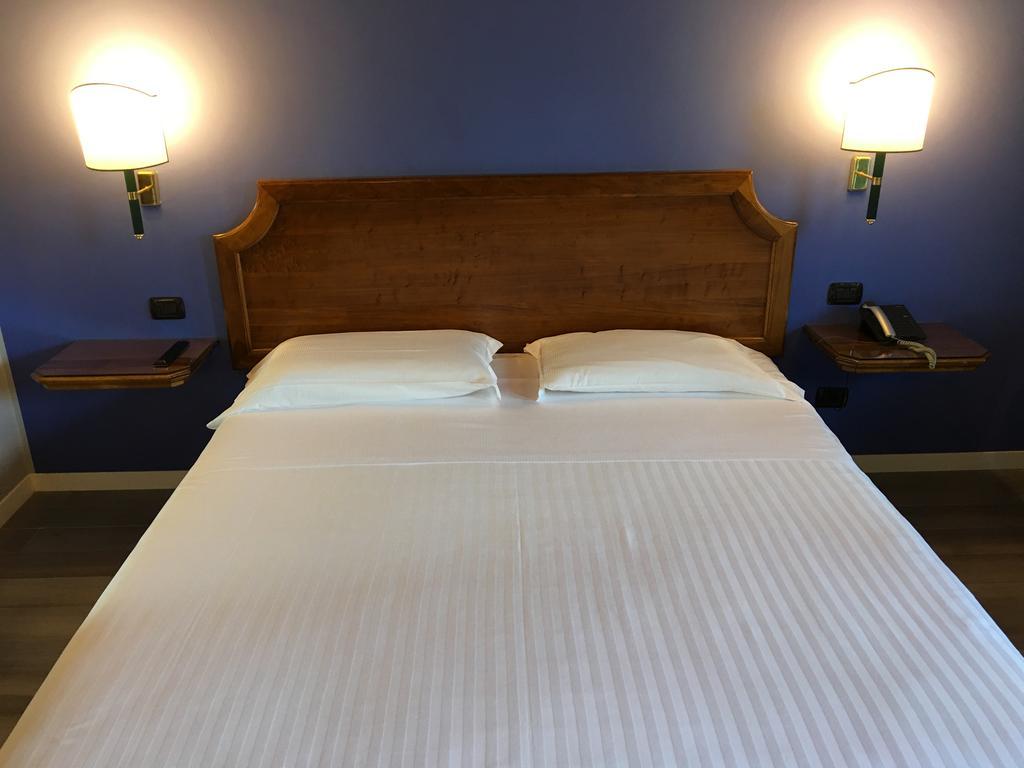 Hotel Don Carlo Broni 외부 사진
