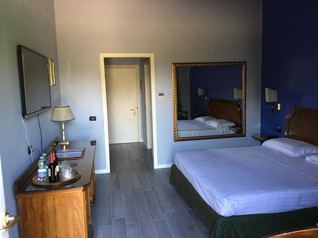 Hotel Don Carlo Broni 외부 사진