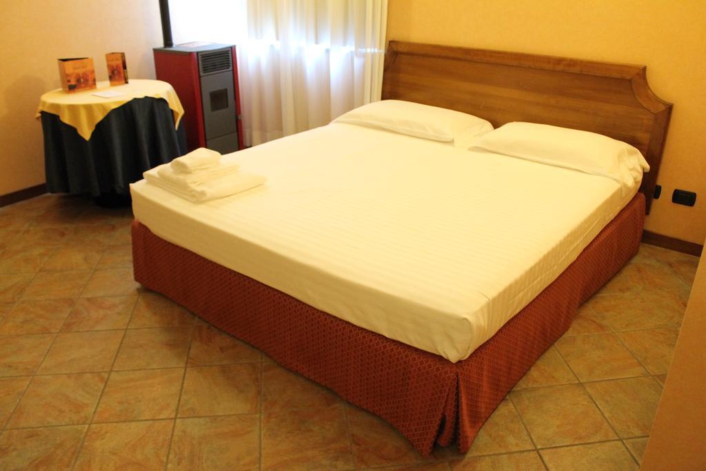 Hotel Don Carlo Broni 외부 사진
