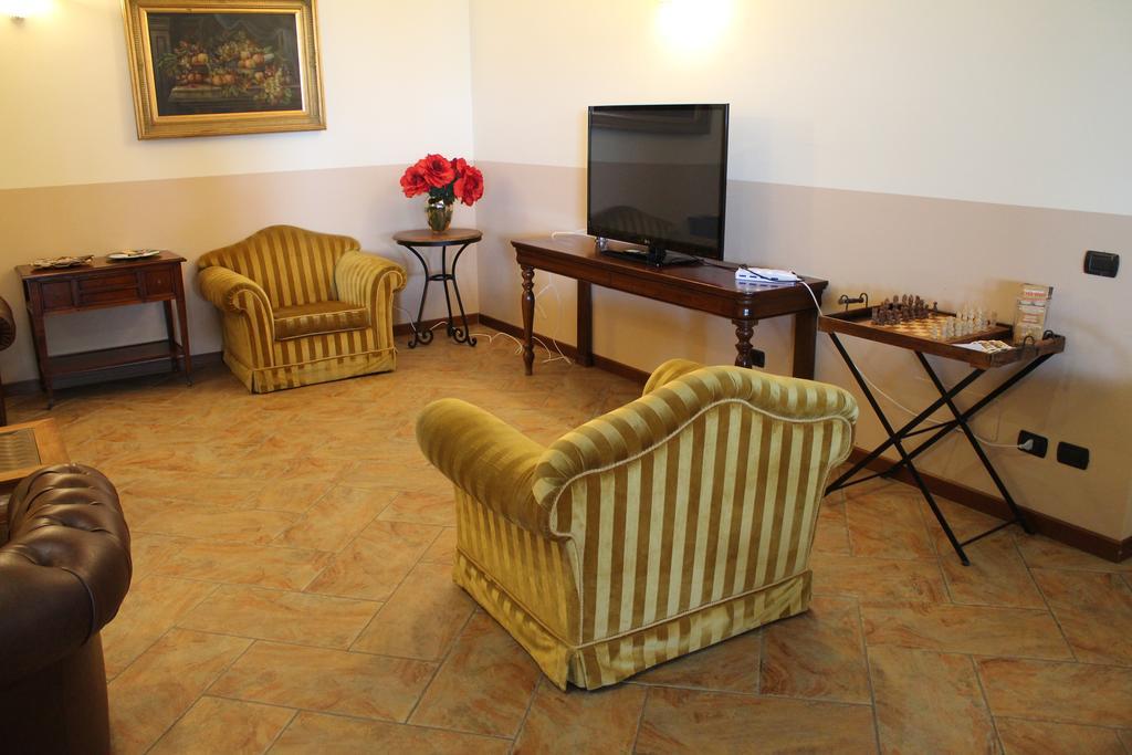Hotel Don Carlo Broni 외부 사진