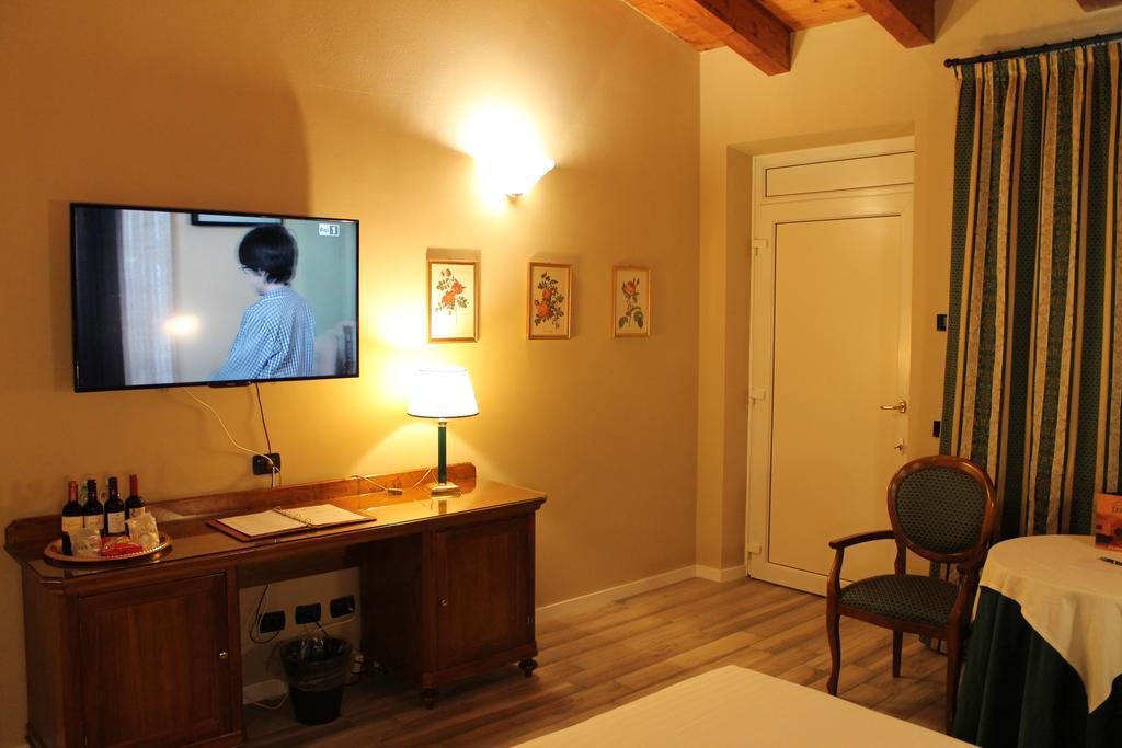 Hotel Don Carlo Broni 외부 사진
